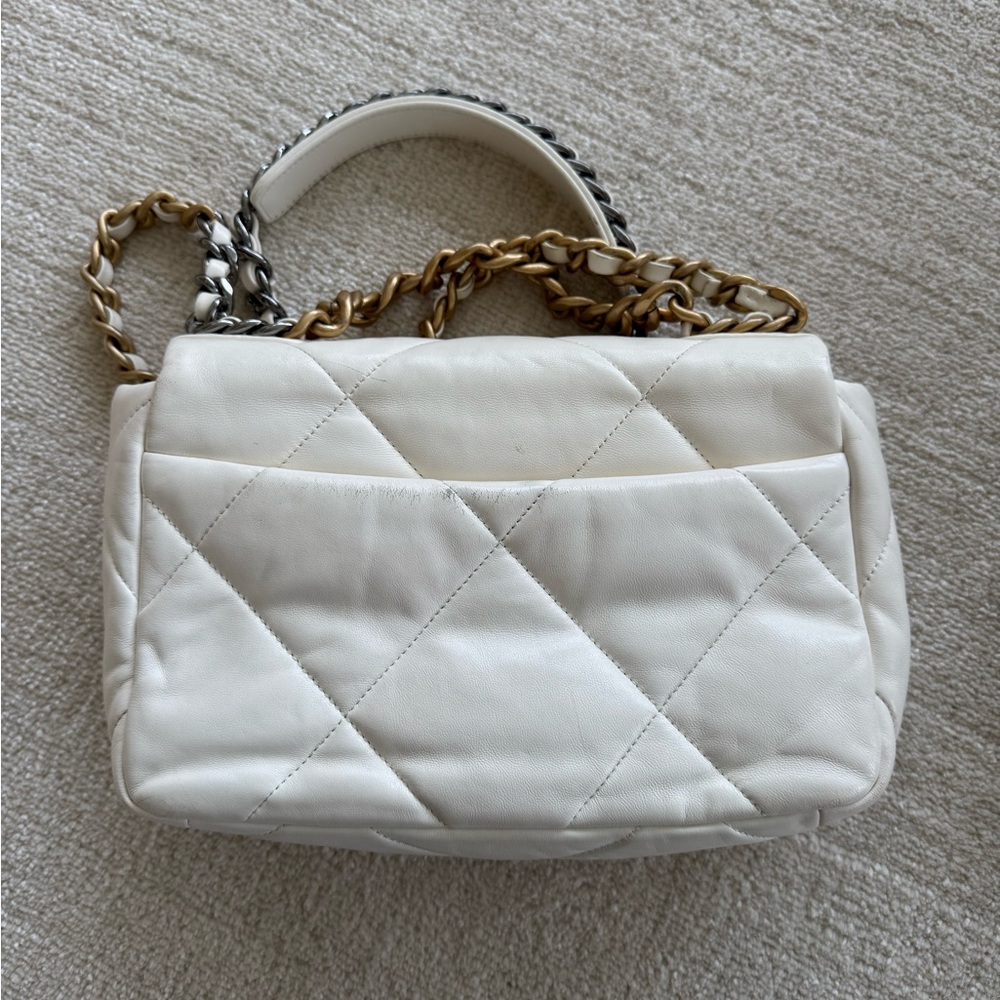 Chanel Ivory Quilted Shoulder Bag with Chain Strap - Picture 4 of 8